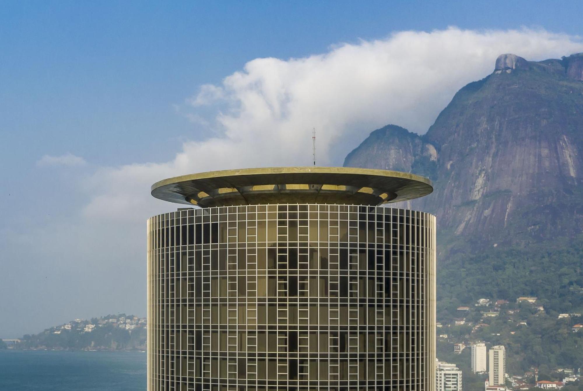 Hotel Nacional Rio De Janeiro - Oficial エクステリア 写真 The distinctive "saucer" top of the Niterói Contemporary Art Museum